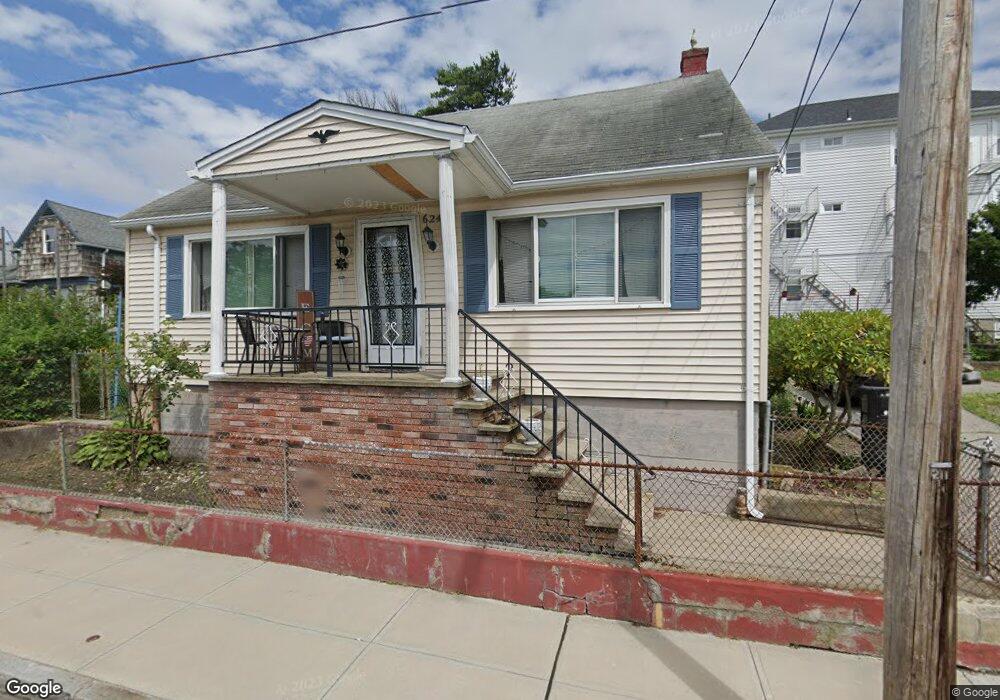 624 S Beach St, Fall River, MA 02724 - photo 1