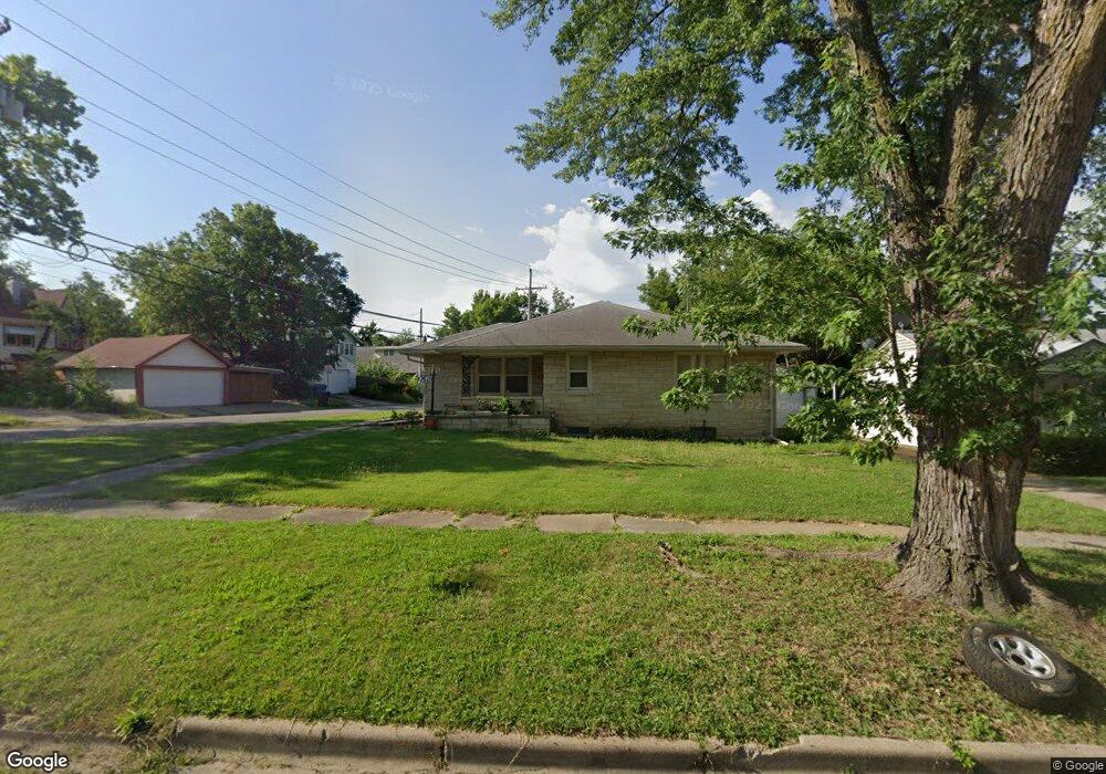 2201 SW Wilmington Ct, Topeka, KS 66606 - photo 1