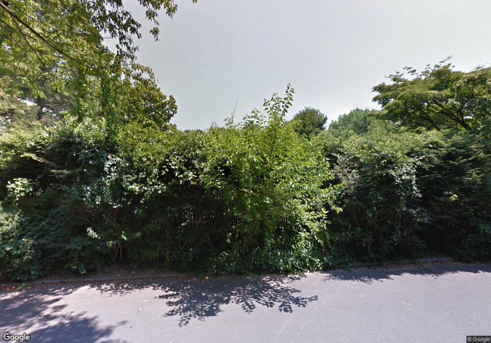 703 Roblu Ln unit Lower, Glen Cove, NY 11542 - photo 1