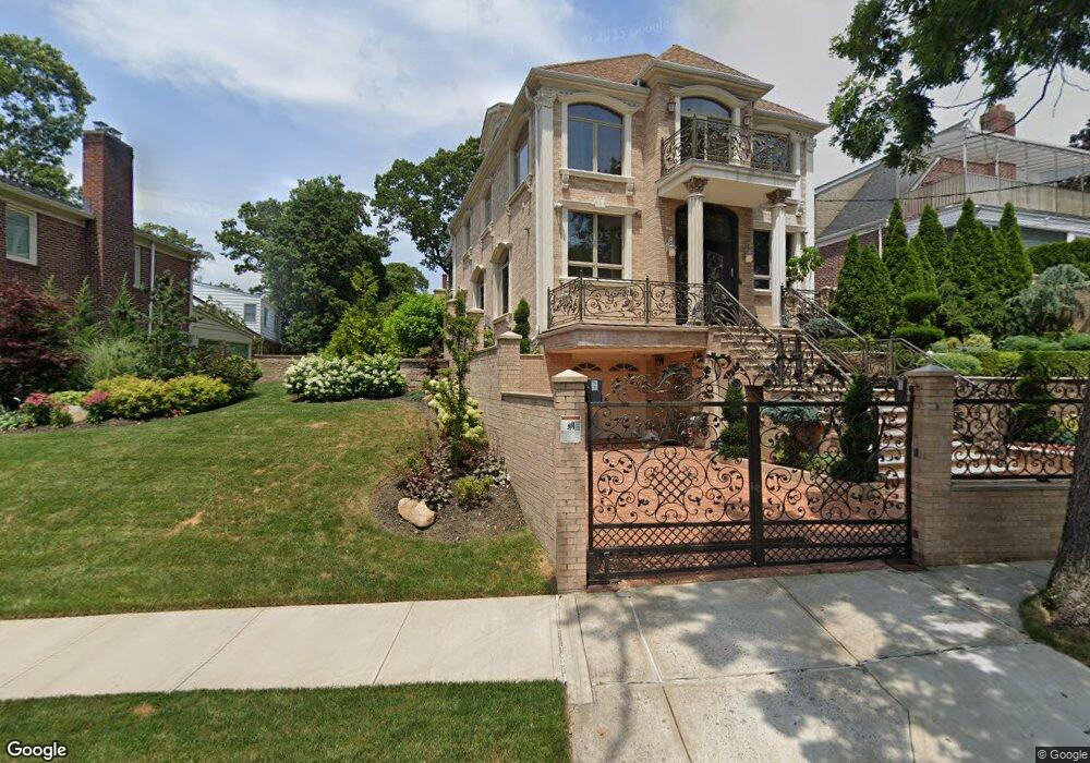 18615 Aberdeen Rd, Jamaica, NY 11432 - photo 1