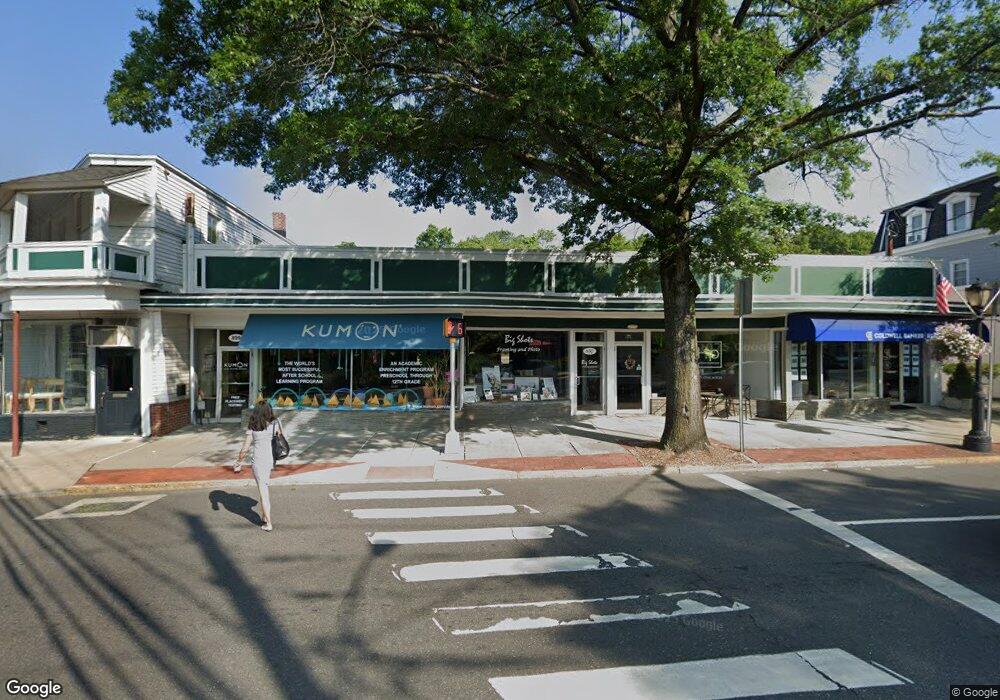 895 Boston Post Rd, Darien, CT 06820 - photo 1