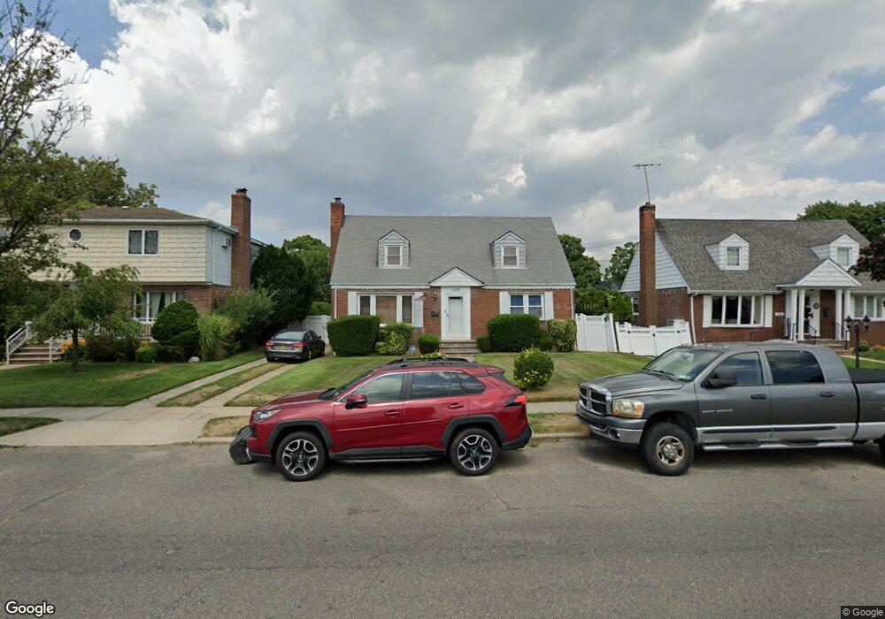 1112 Park Ln N, Franklin Square, NY 11010 - photo 1