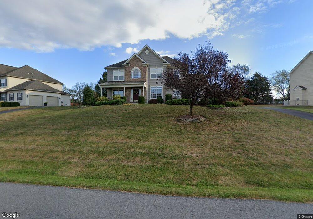 692 Shannon Dr N, Greencastle, PA 17225 - photo 1