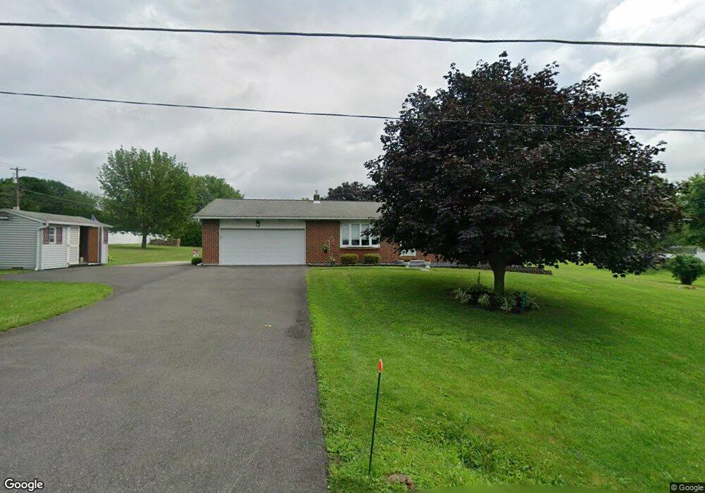 301 Oxford Cir, Bath, PA 18014 - photo 1