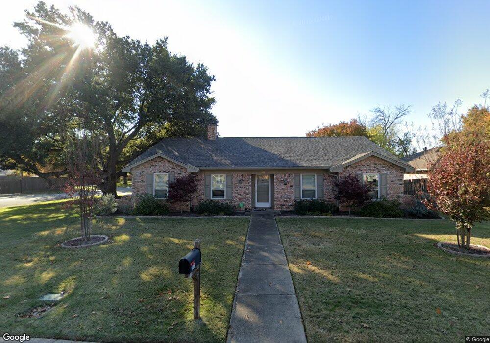 301 Northglen Dr, Hurst, TX 76054 - photo 1