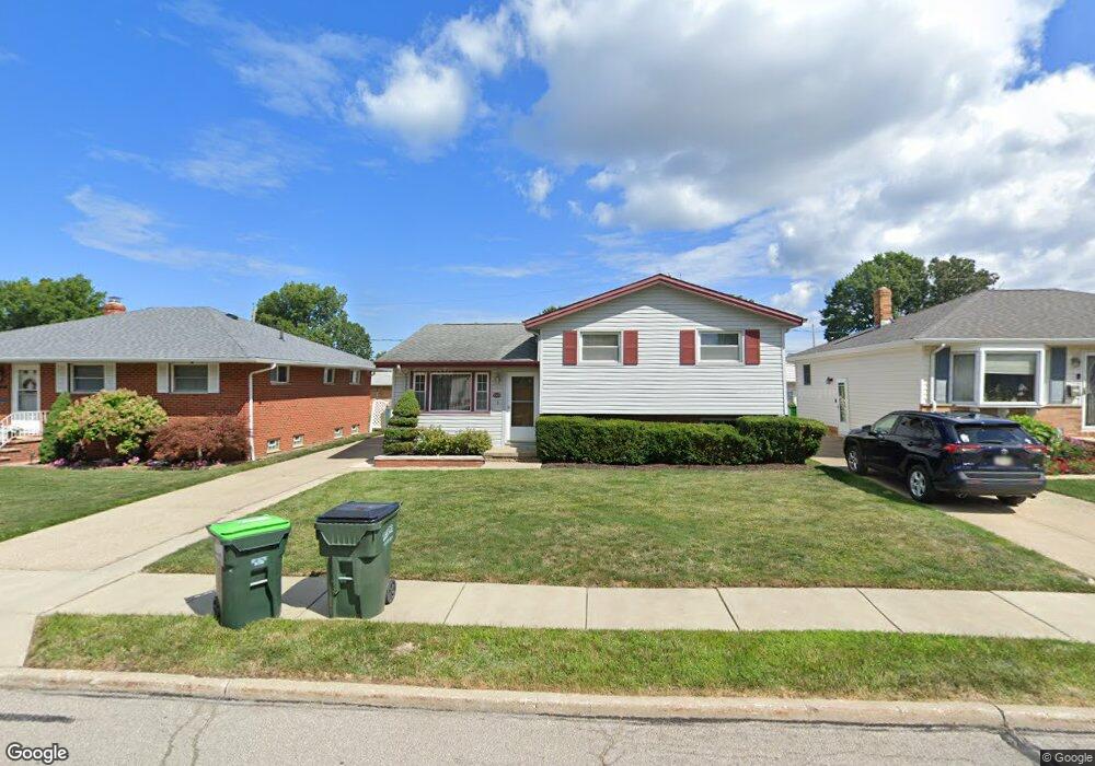 30879 Roosevelt Rd, Wickliffe, OH 44092 - photo 1