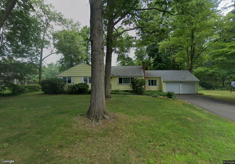 81 Kenwood Cir, Bloomfield, CT 06002 - photo 1