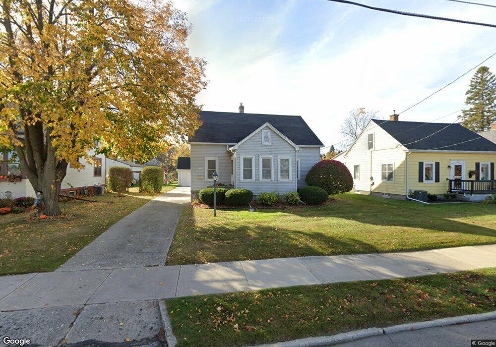 1115 Wisconsin Ave, Manitowoc, WI 54220 - photo 1