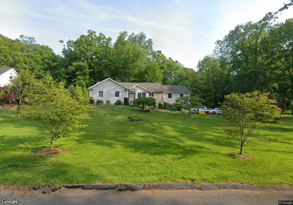 95 Stonehedge Dr N, Greenwich, CT 06831 - photo 1