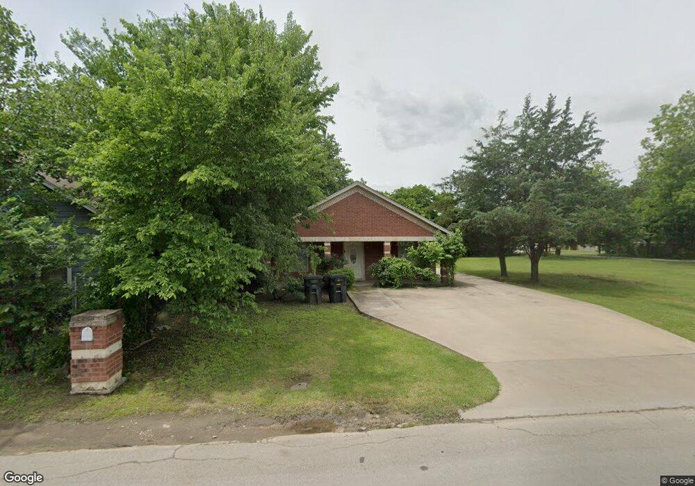 611 Sabine Ave, Cleburne, TX 76031 - photo 1
