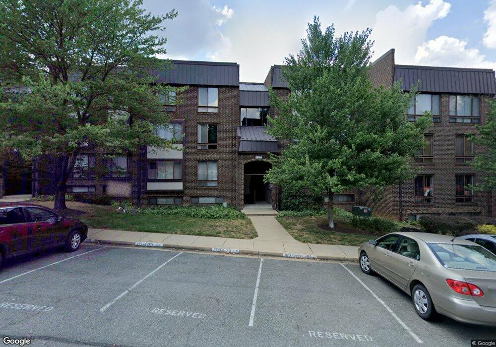 120 Roberts Ln unit 200, Alexandria, VA 22314 - photo 1