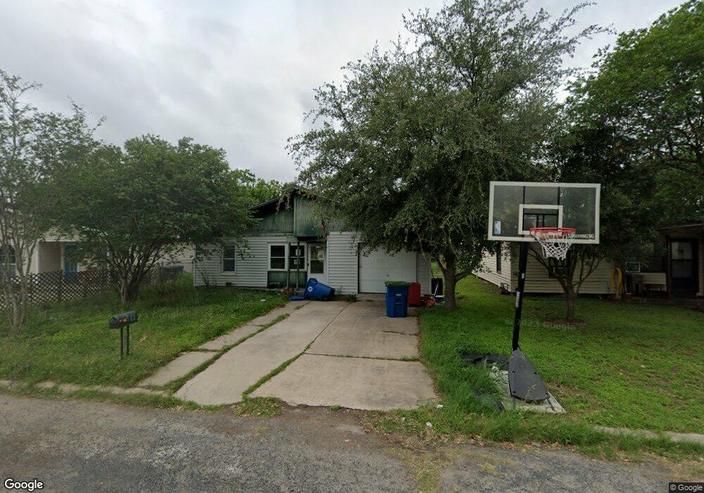 1809 N Mckinley St, Beeville, TX 78102 - photo 1