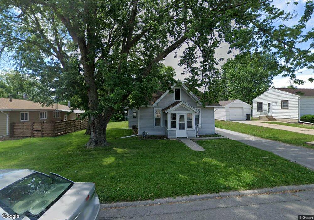 1510 W 2nd St, Cedar Falls, IA 50613 - photo 1