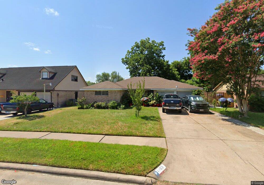 1103 Twin Falls Rd, Houston, TX 77088 - photo 1