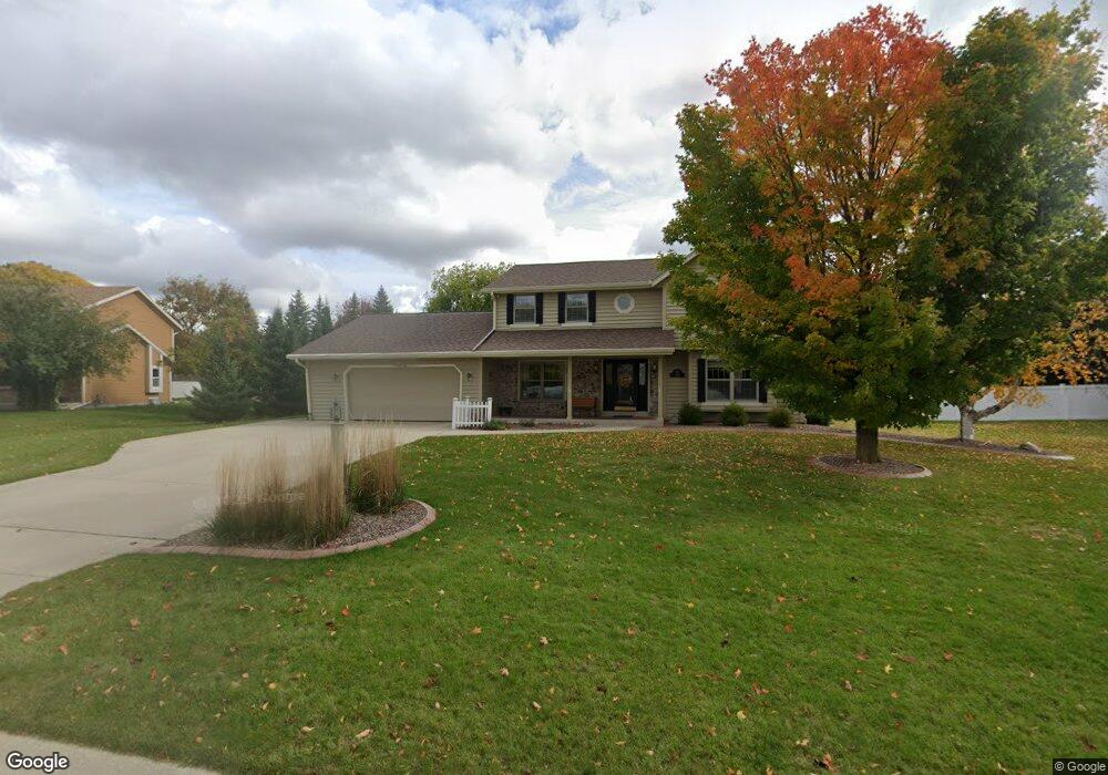 W147N7106 Woodland Dr, Menomonee Falls, WI 53051 - photo 1