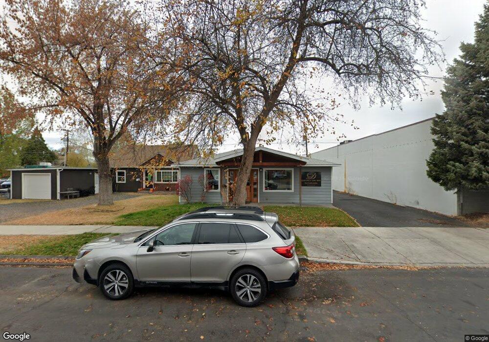 823 SW 12th St, Redmond, OR 97756 - photo 1