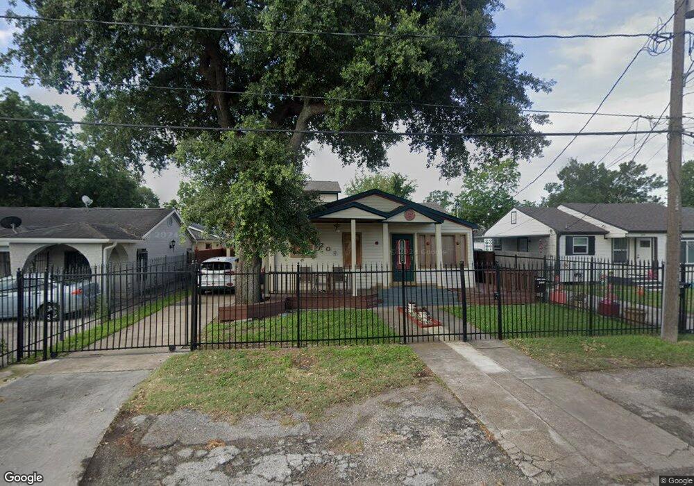 208 King St, Houston, TX 77022 - photo 1