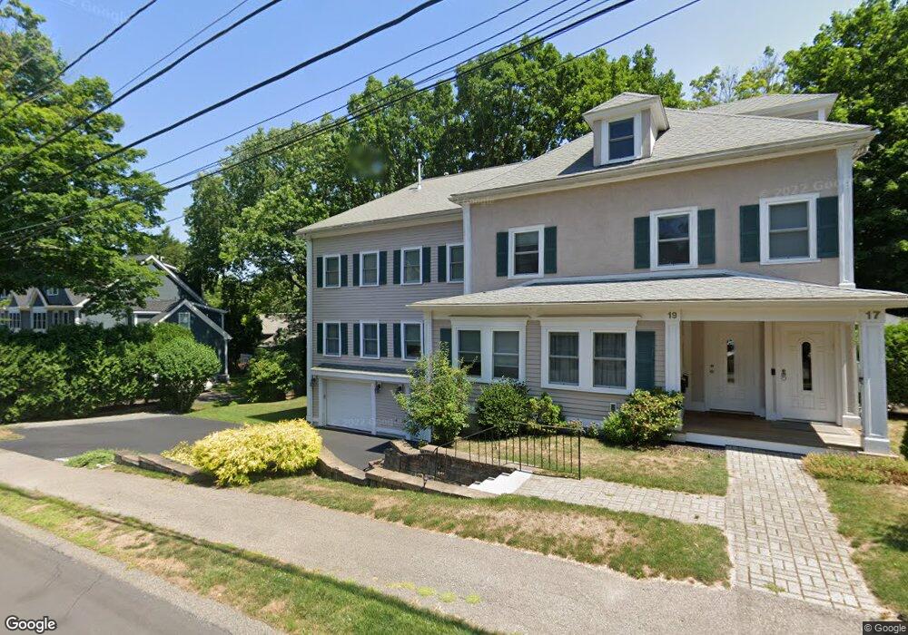 19 Pleasant St unit 2, Wellesley, MA 02482 - photo 1