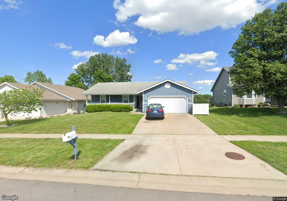 2312 SW Ancaster Rd, Topeka, KS 66614 - photo 1