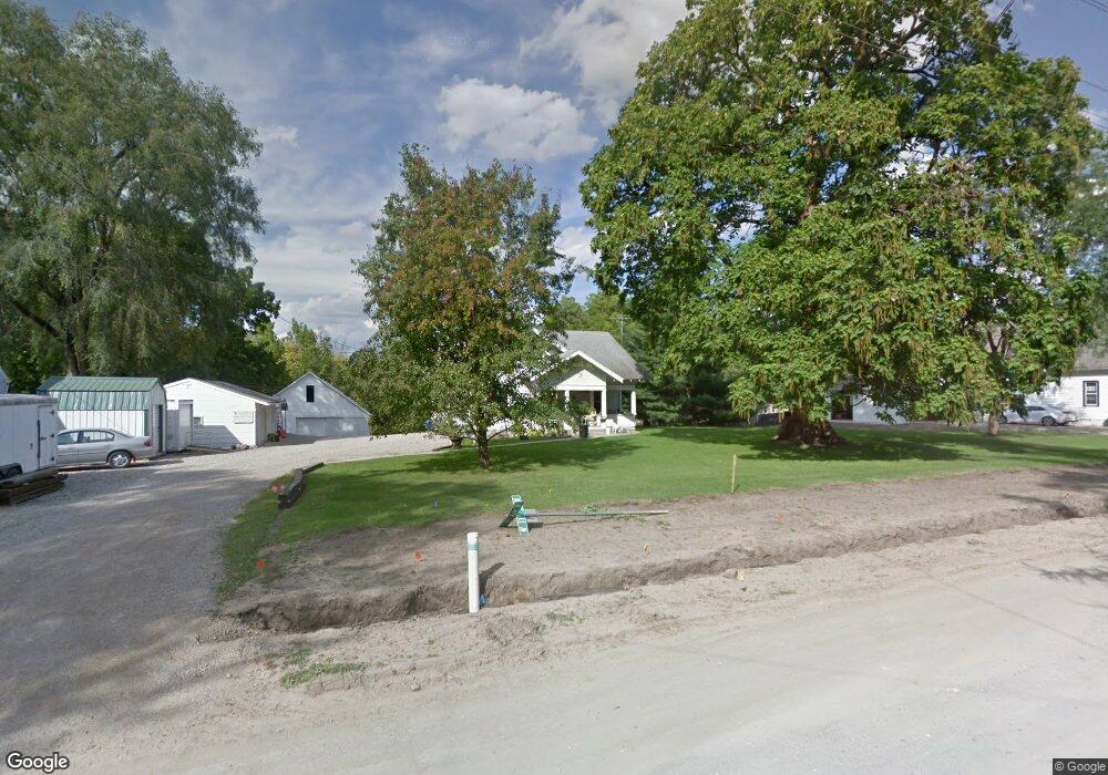 1020 N 4th Ave W, Newton, IA 50208 - photo 1