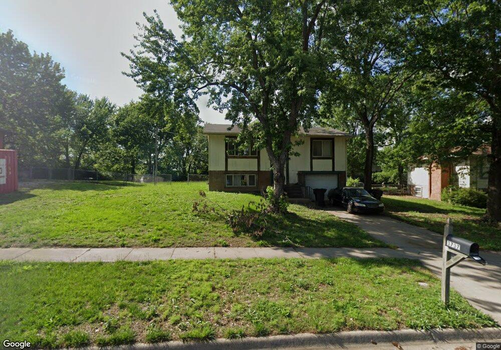 3737 SE Fremont St, Topeka, KS 66609 - photo 1