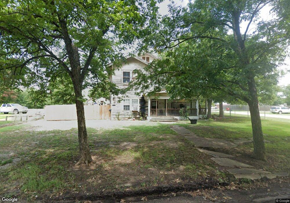 411 E Bluff St, Hugo, OK 74743 - photo 1