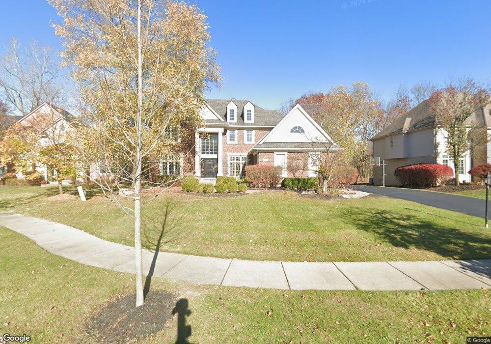 6812 Kennsway Ct, West Bloomfield, MI 48322 - photo 1