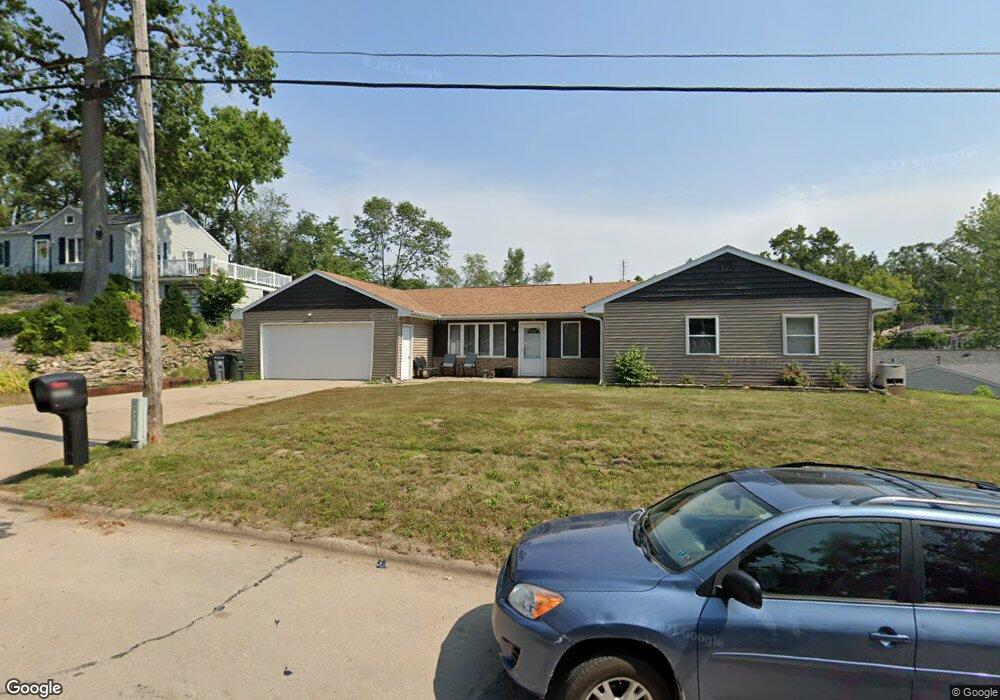 2600 Waveland Dr NW, Cedar Rapids, IA 52405 - photo 1