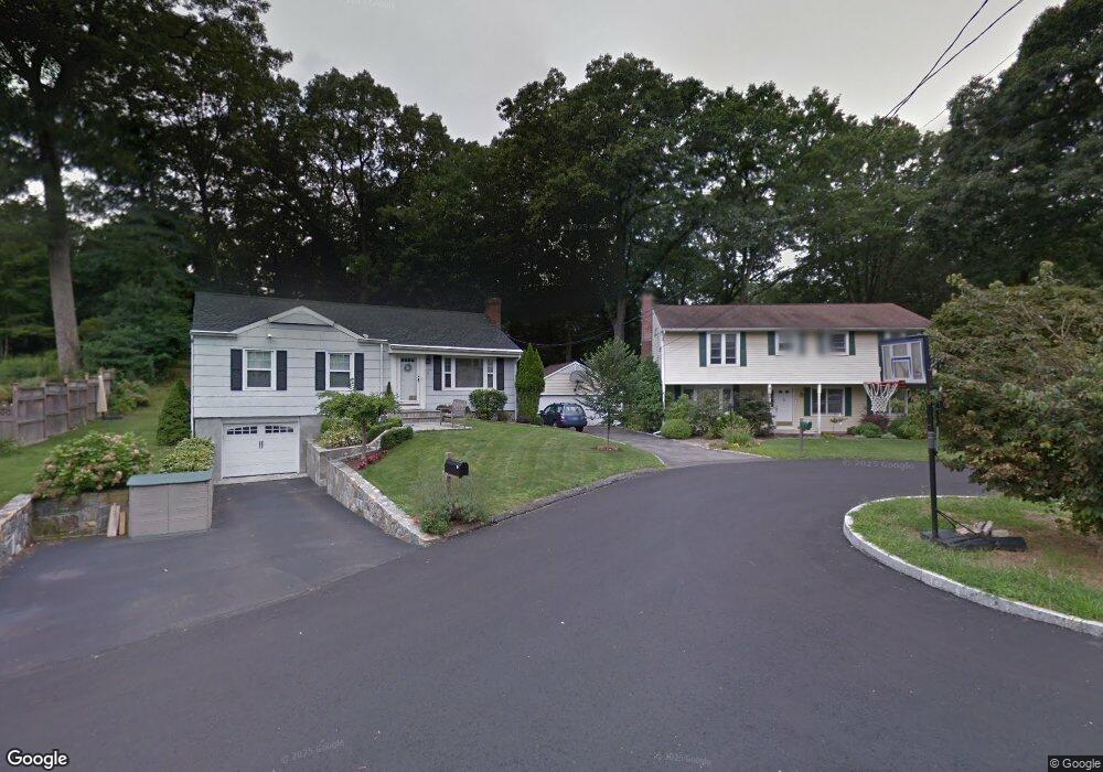 8 Lejeune Ct, Old Greenwich, CT 06870 - photo 1