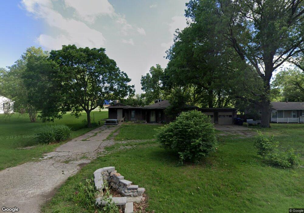 1701 SW 33rd St, Topeka, KS 66611 - photo 1