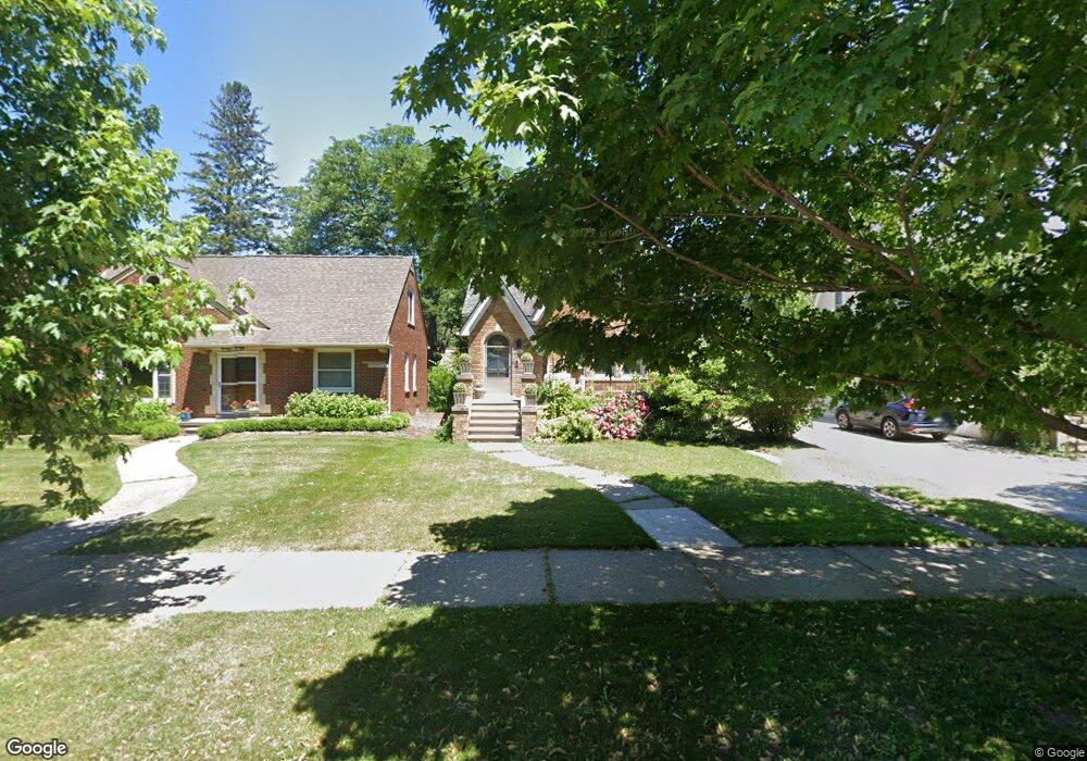 846 University Place, Grosse Pointe, MI 48230 - photo 1