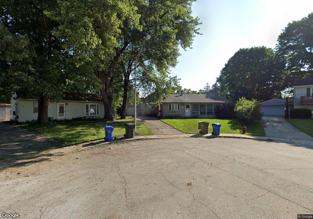 122 Ensenada Ct, Carpentersville, IL 60110 - photo 1