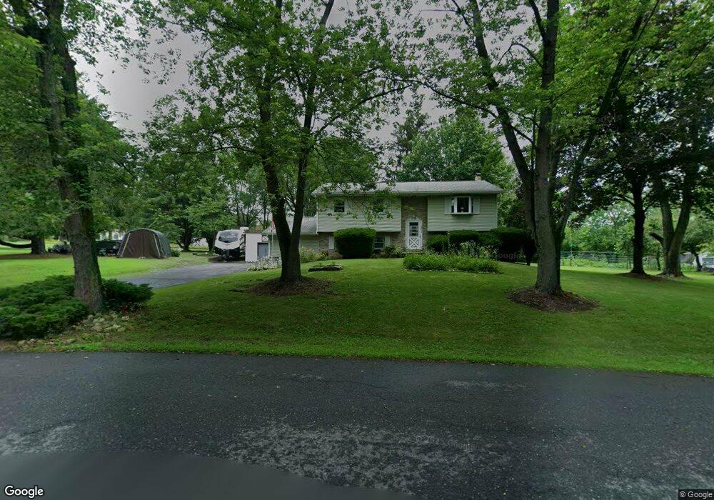 380 Oxford Cir, Bath, PA 18014 - photo 1