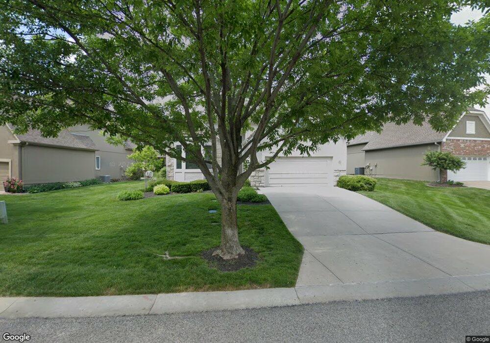 9834 Chestnut St, Lenexa, KS 66220 - photo 1