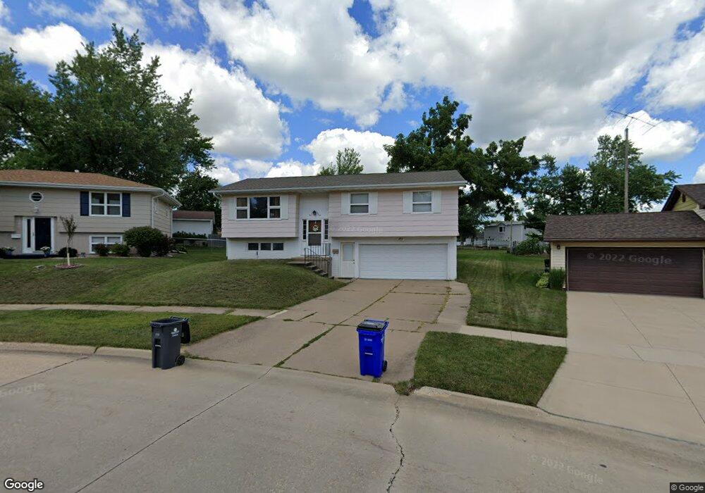 3412 Sheridan Dr SE, Cedar Rapids, IA 52403 - photo 1