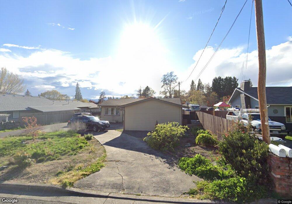 944 NE 11th St, Grants Pass, OR 97526 - photo 1