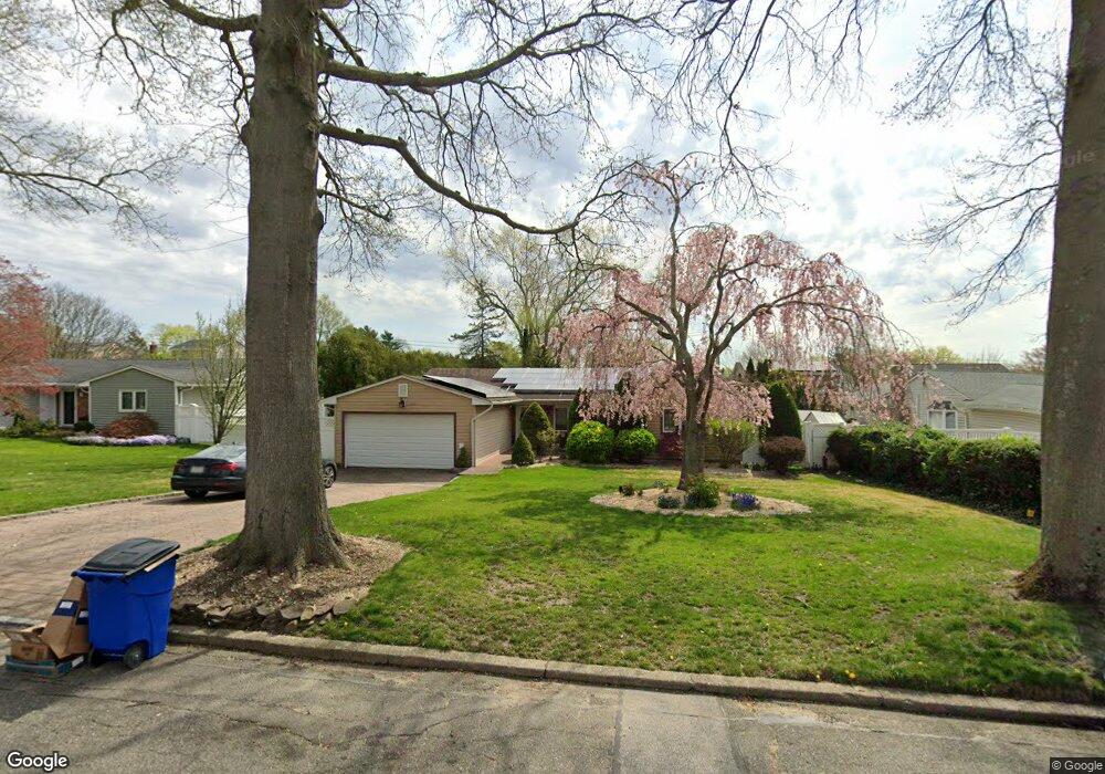 11 Empire Ct, ComMacK, NY 11725 - photo 1