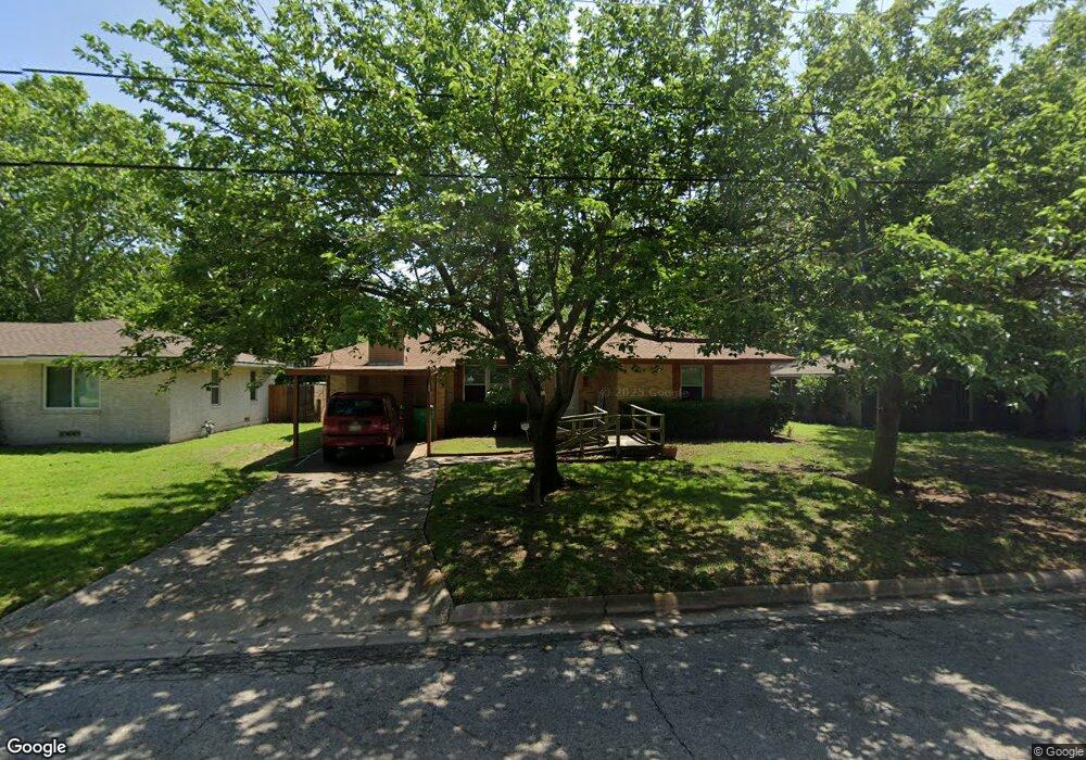 1306 Magnolia St, Gainesville, TX 76240 - photo 1
