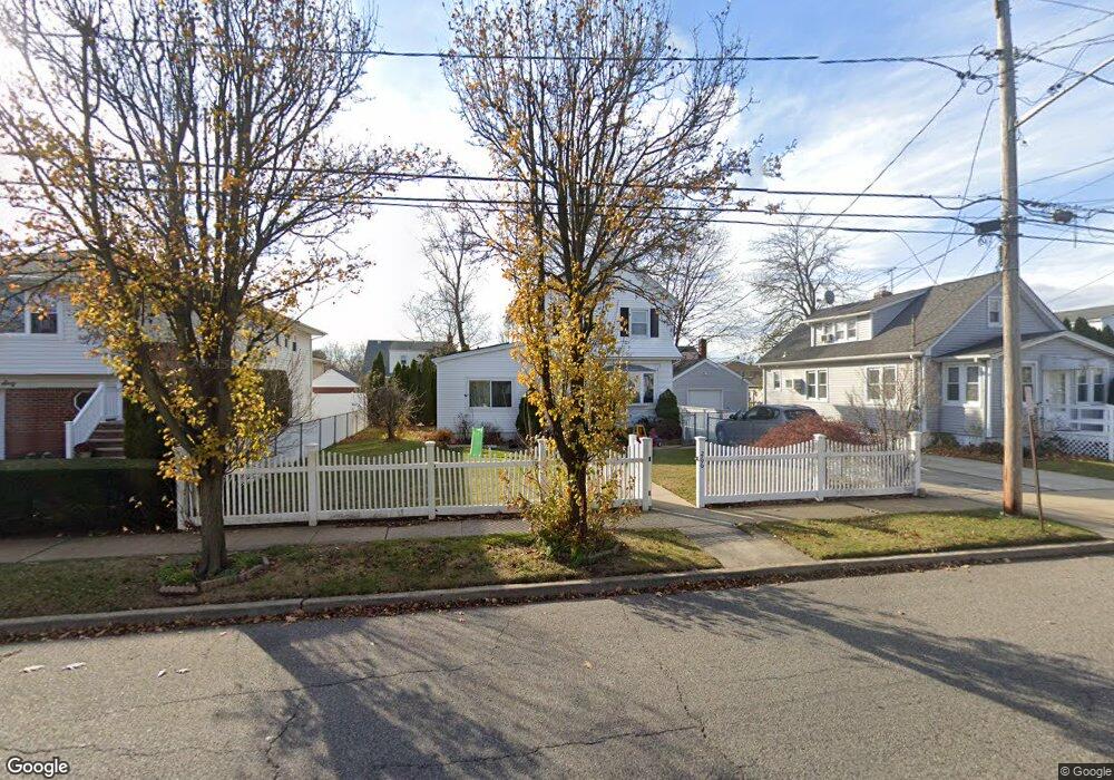 266 Cherry Ln, Floral Park, NY 11001 - photo 1