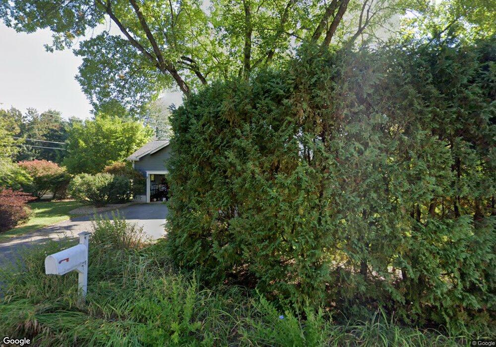 2 Whippletree Ln, Amherst, MA 01002 - photo 1