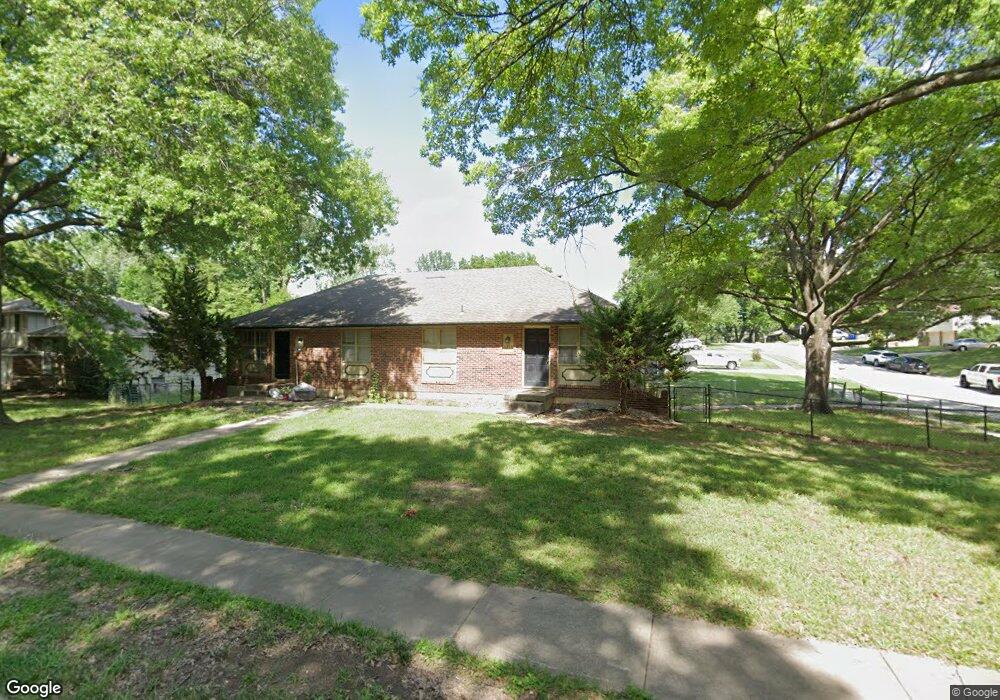 5215 Switzer Rd, Shawnee, KS 66203 - photo 1