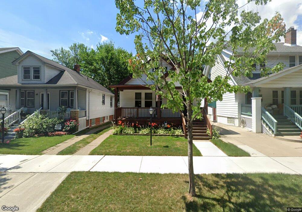 1335 Wayburn St, Grosse Pointe, MI 48230 - photo 1