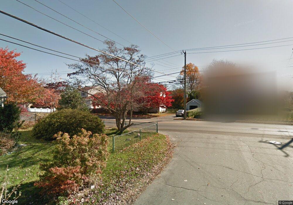 579 Oldfield Rd, Fairfield, CT 06824 - photo 1