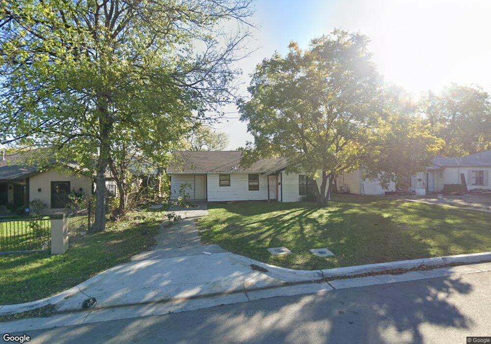 817 SW 5th St, Grand Prairie, TX 75051 - photo 1