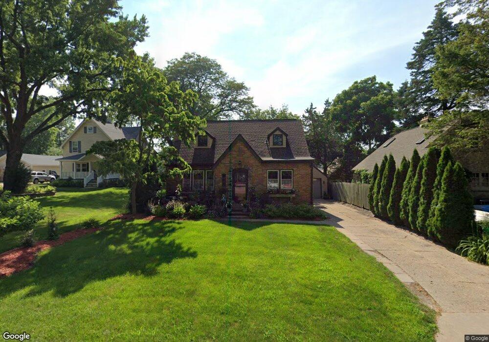 909 26th St SE, Cedar Rapids, IA 52403 - photo 1