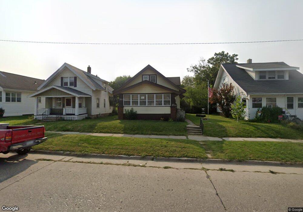 1906 J St SW, Cedar Rapids, IA 52404 - photo 1