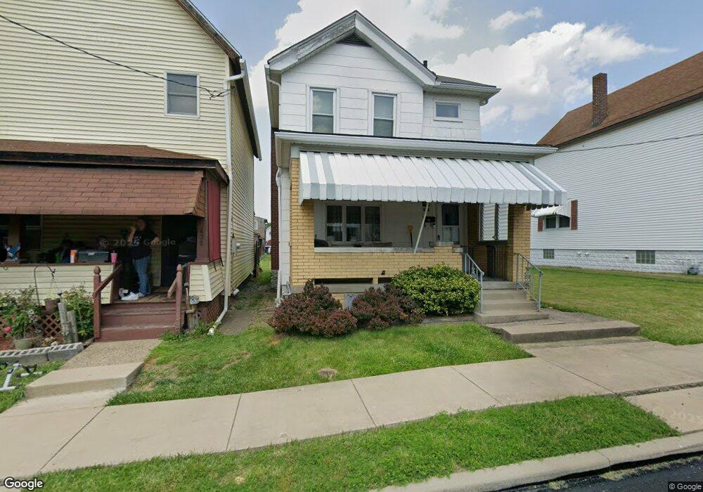 428 Longfellow St, Vandergrift, PA 15690 - photo 1