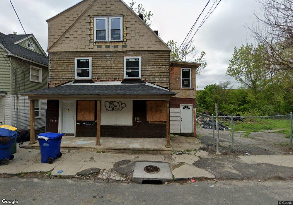 39 Manhan St, Waterbury, CT 06710 - photo 1