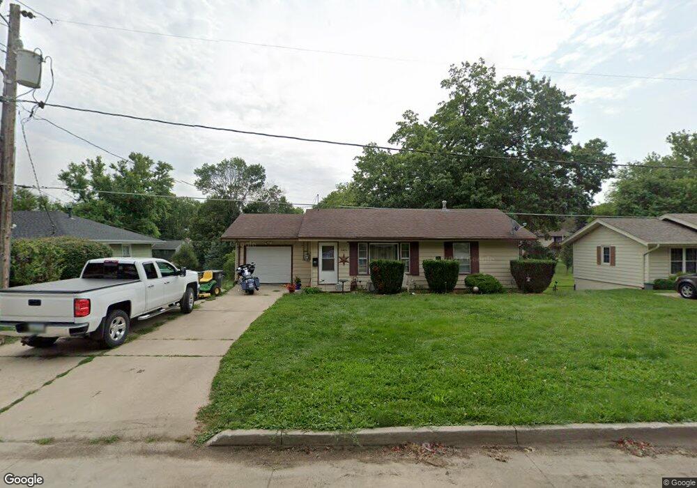 5423 SW 19th St, Des Moines, IA 50315 - photo 1
