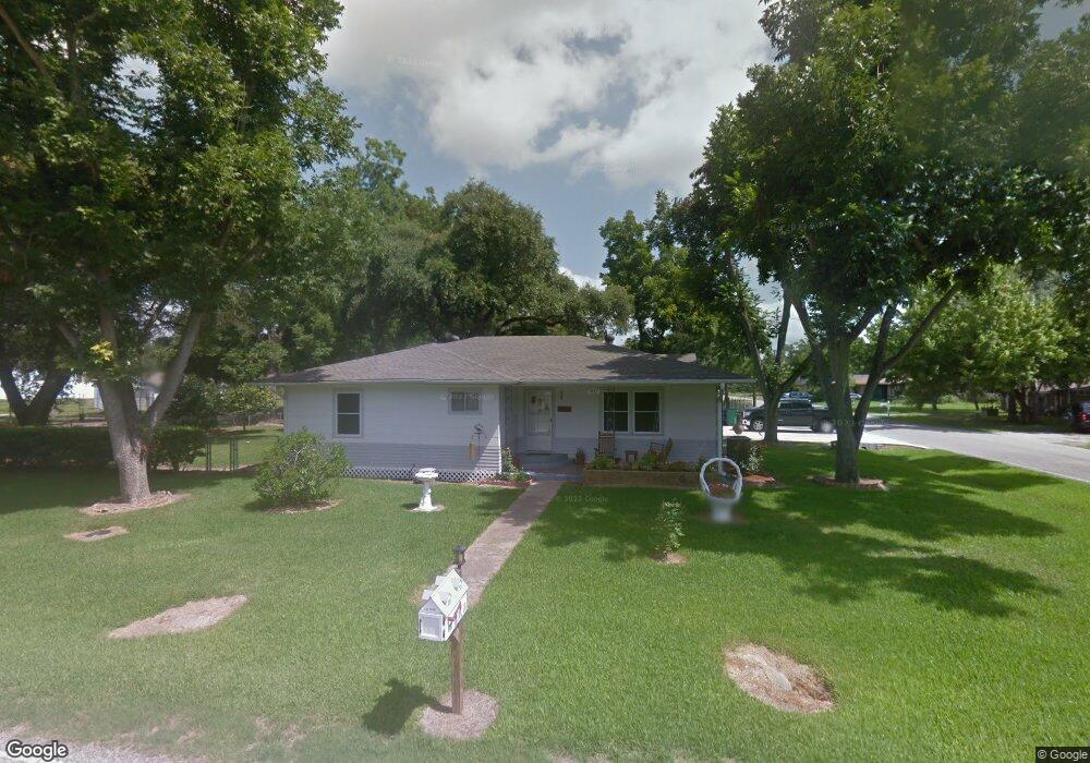 1030 W Snyder St, Alvin, TX 77511 - photo 1
